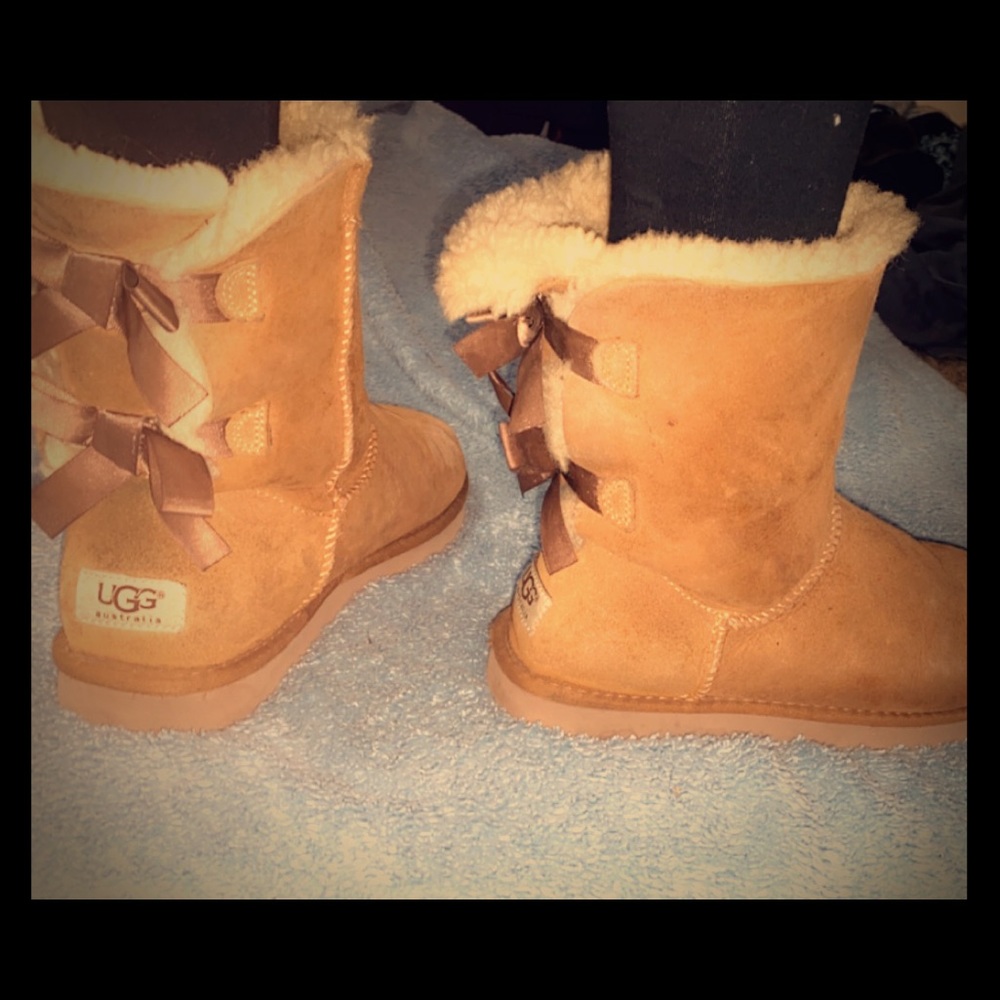Women’s UGG Australia with bow back SZ-7women